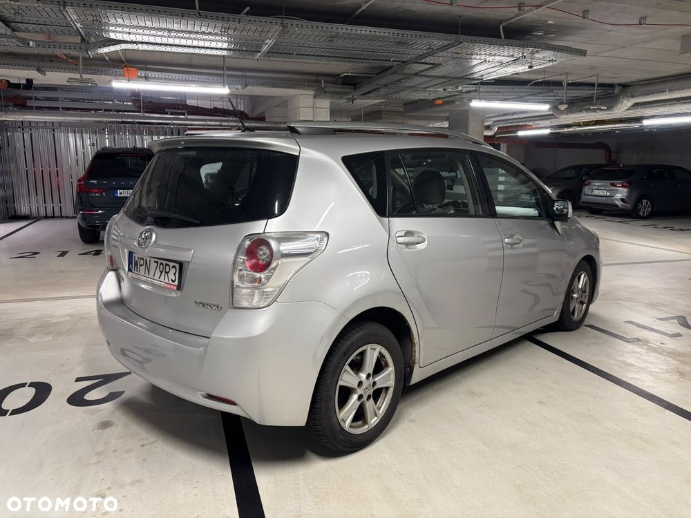 Toyota Corolla Verso 2.2 D-4D Premium 7os - 4