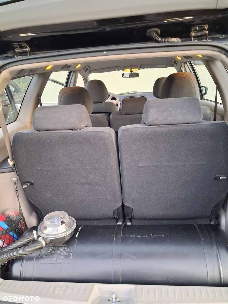 Mitsubishi Grandis - 6