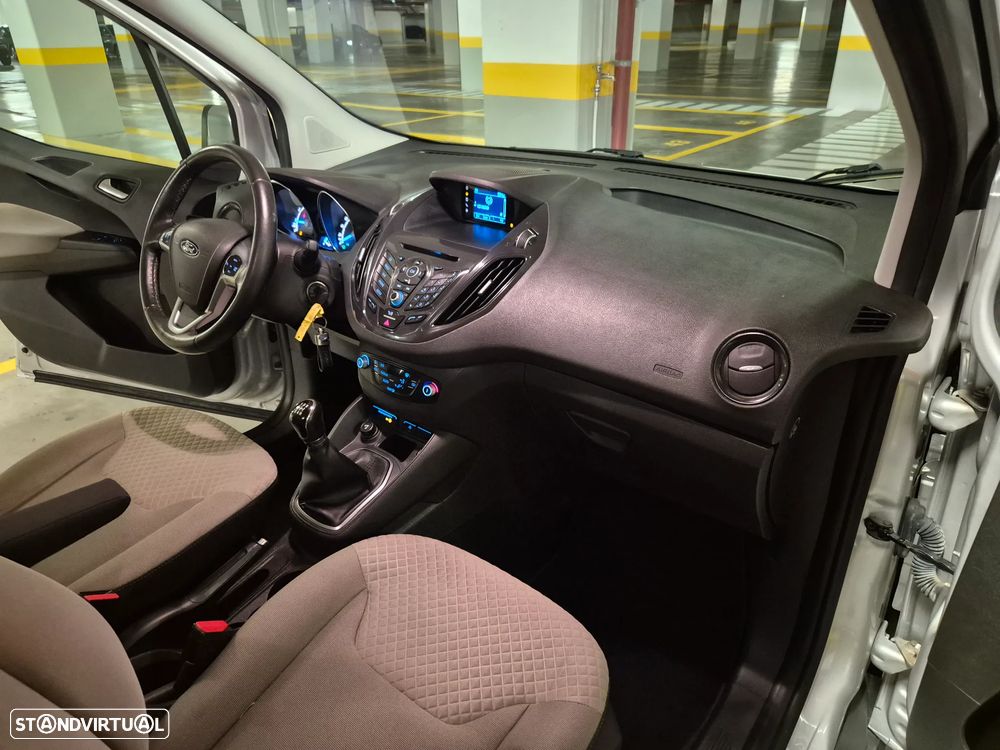 Ford Tourneo Courier 1.0 EcoBoost Titanium - 27