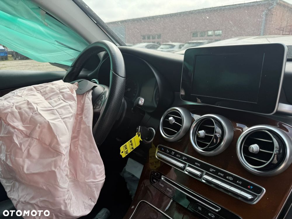 Mercedes-Benz GLC 250 4Matic 9G-TRONIC AMG Line - 14