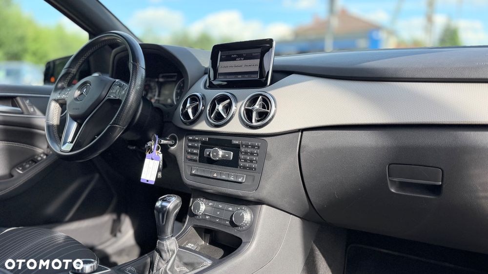 Mercedes-Benz Klasa B 180 BlueEFFICIENCY Edition - 19