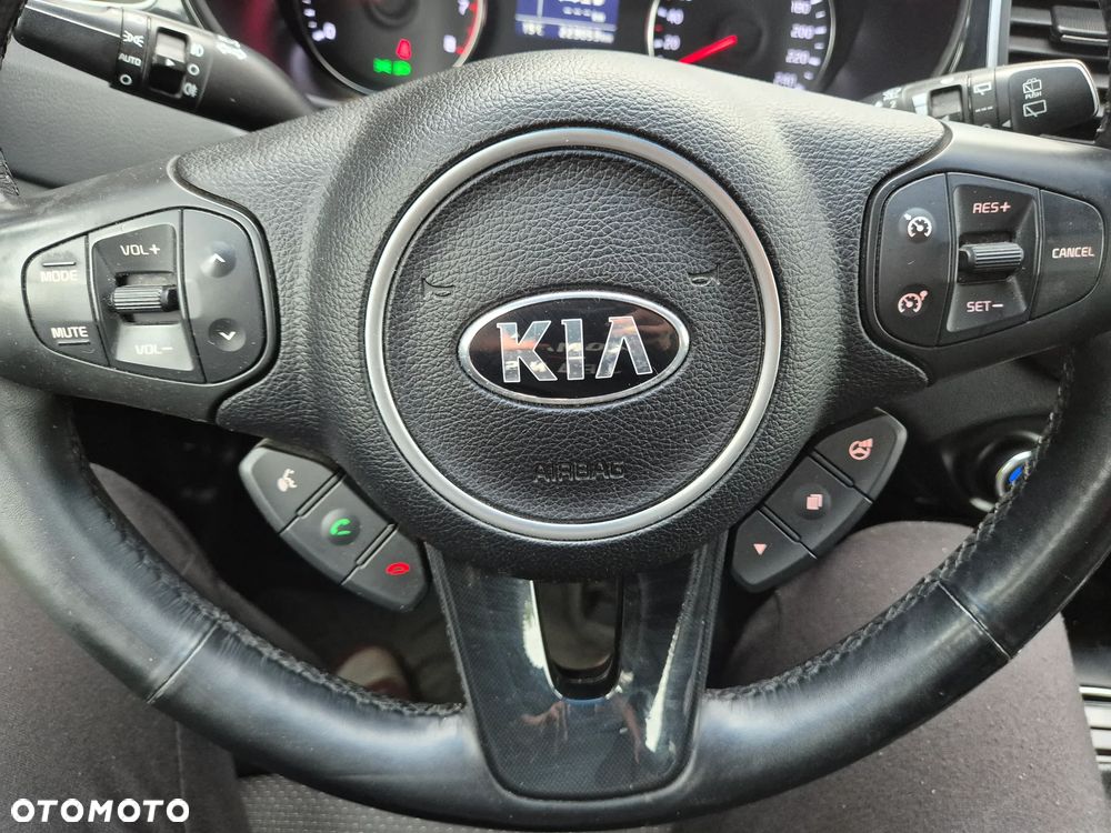 Kia Carens - 24
