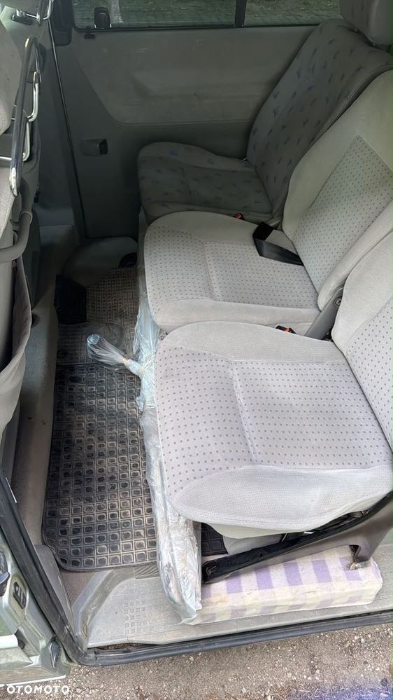 Volkswagen Caravelle - 11