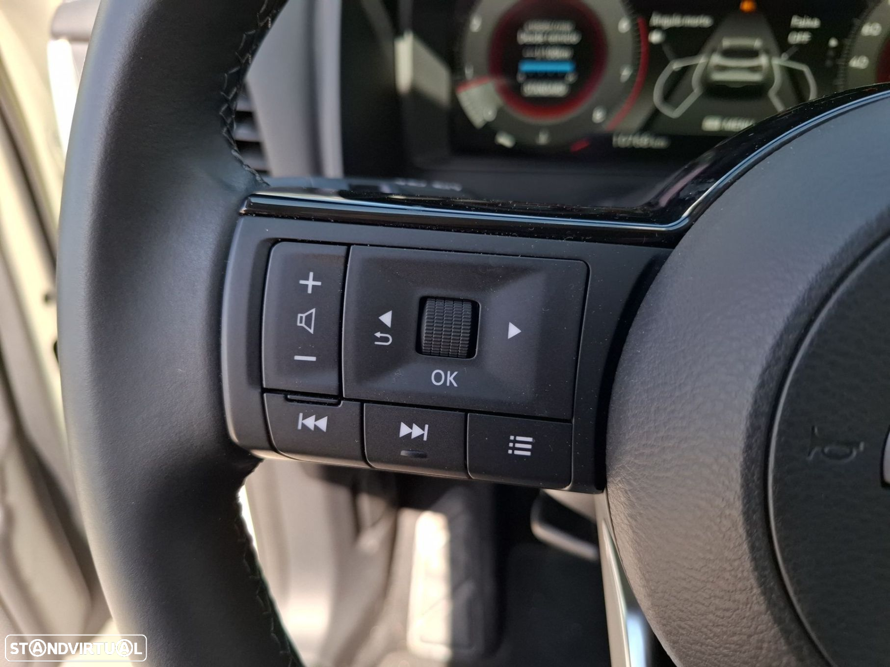 Nissan Qashqai 1.3 DIG-T N-Connecta LED+SKY - 16