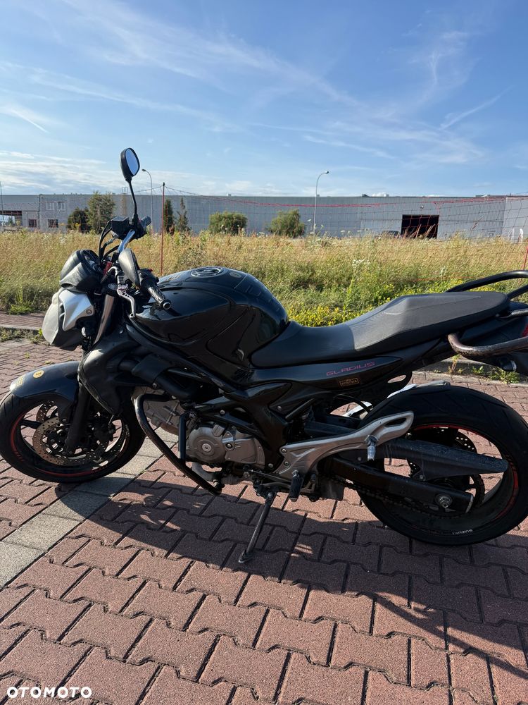 Suzuki Gladius - 2
