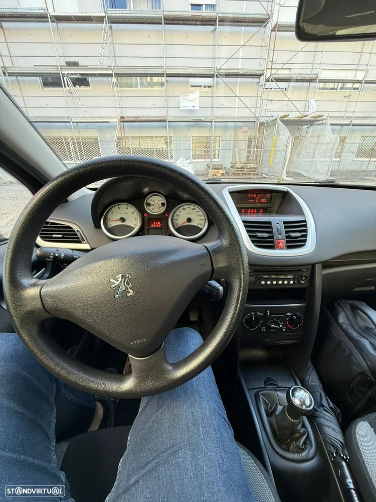 Peugeot 207 1.4 16V Trendy - 4