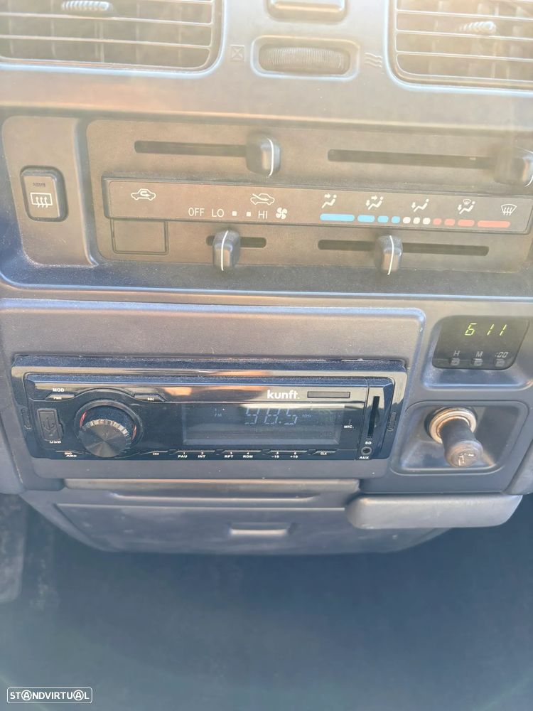 Toyota HiAce 2.5 D-4D 2.6T - 11