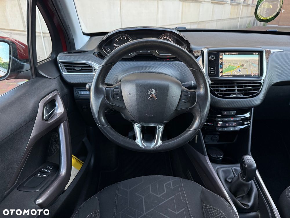 Peugeot 2008 1.2 Pure Tech Style S&S - 31
