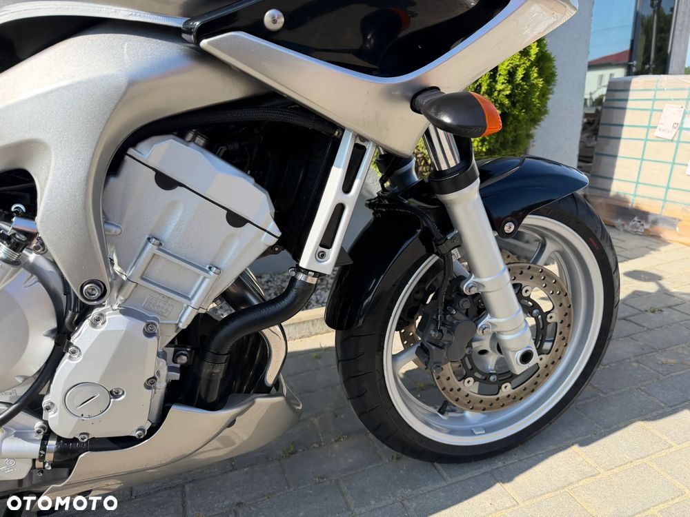 Yamaha FZ - 19