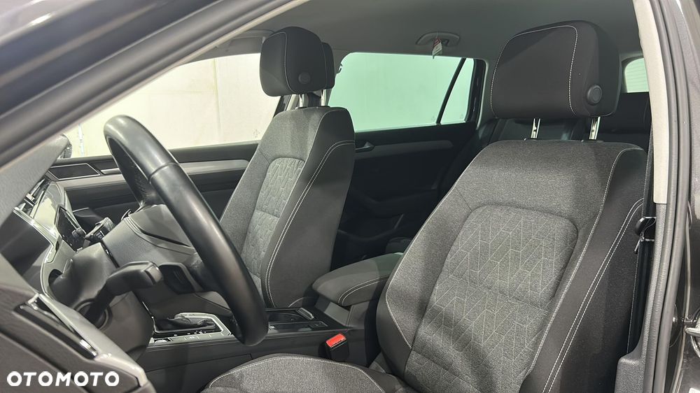 Volkswagen Passat - 17