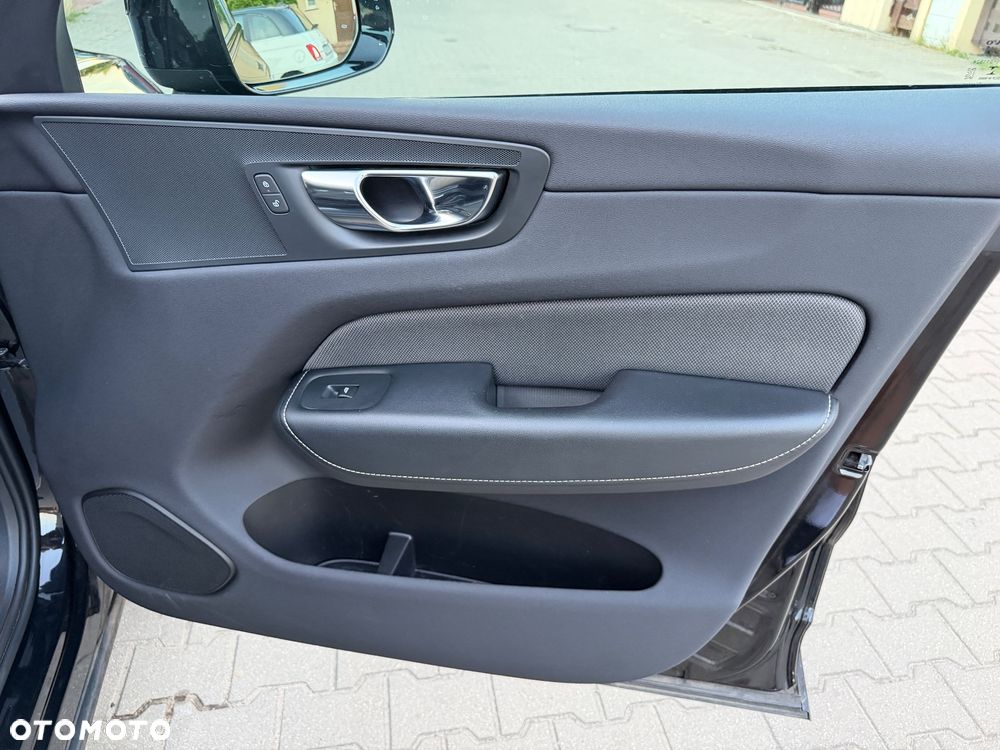 Volvo XC 60 B4 B R-Design - 27