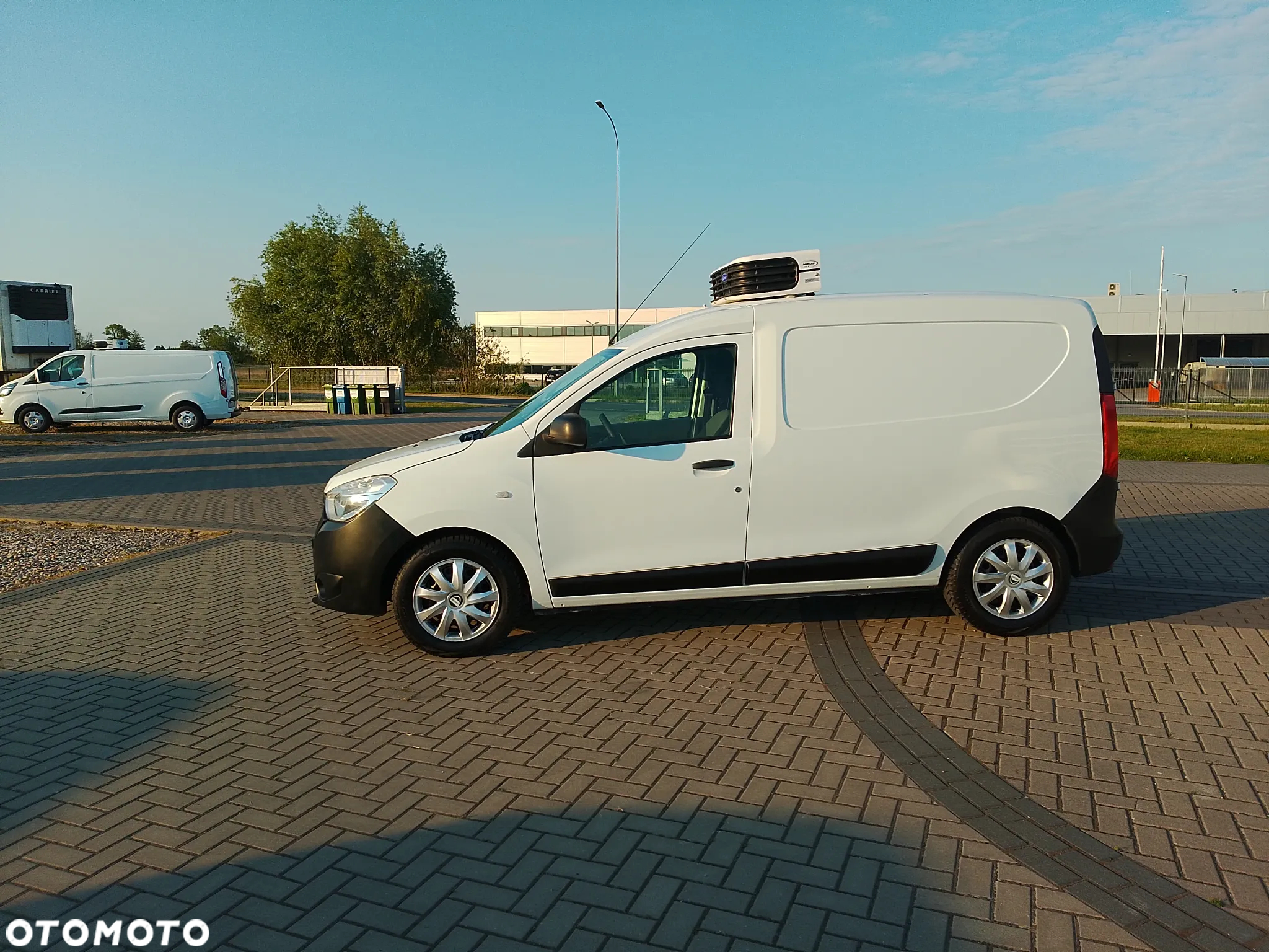Dacia Dokker L2 Long Maxi Nowa Izoterma Chłodnia Mroźnia do lodów minus 20 stopni Carrier PL na stoku - 2