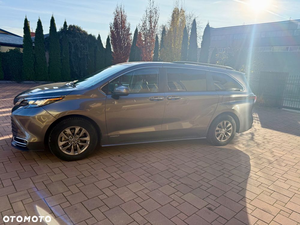 Toyota Sienna 3.5 V6 XLE AWD