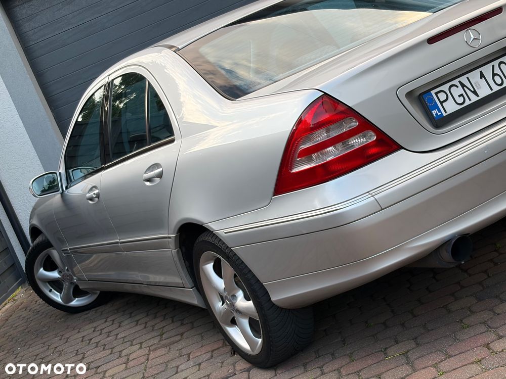 Mercedes-Benz Klasa C 180 Kompressor Avantgarde - 17