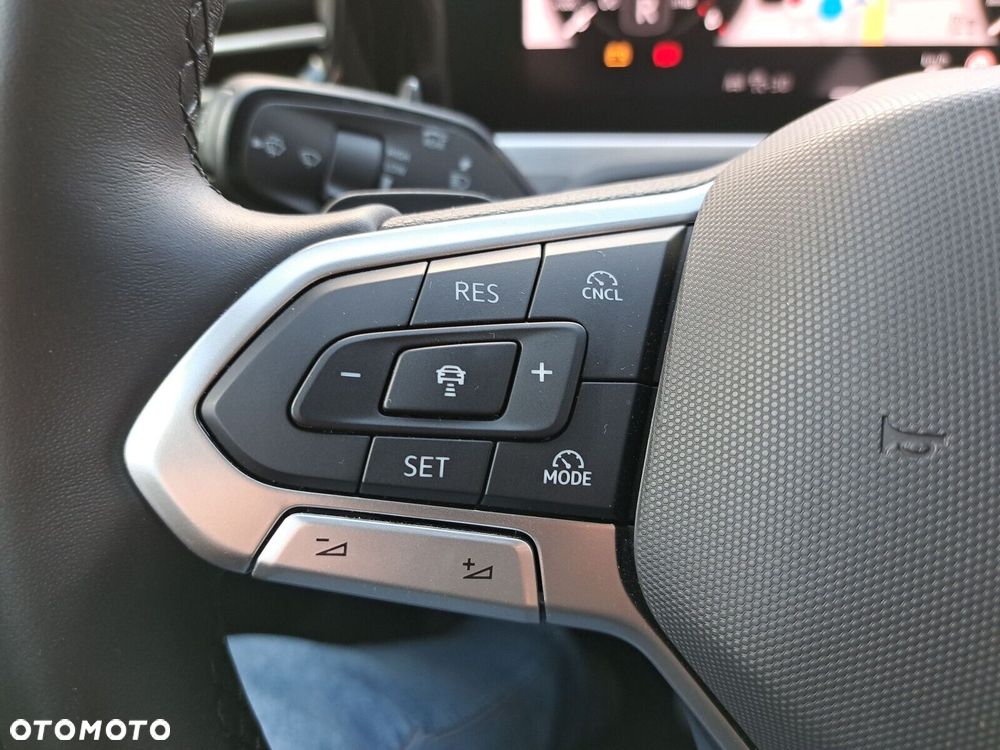 Volkswagen Passat - 32
