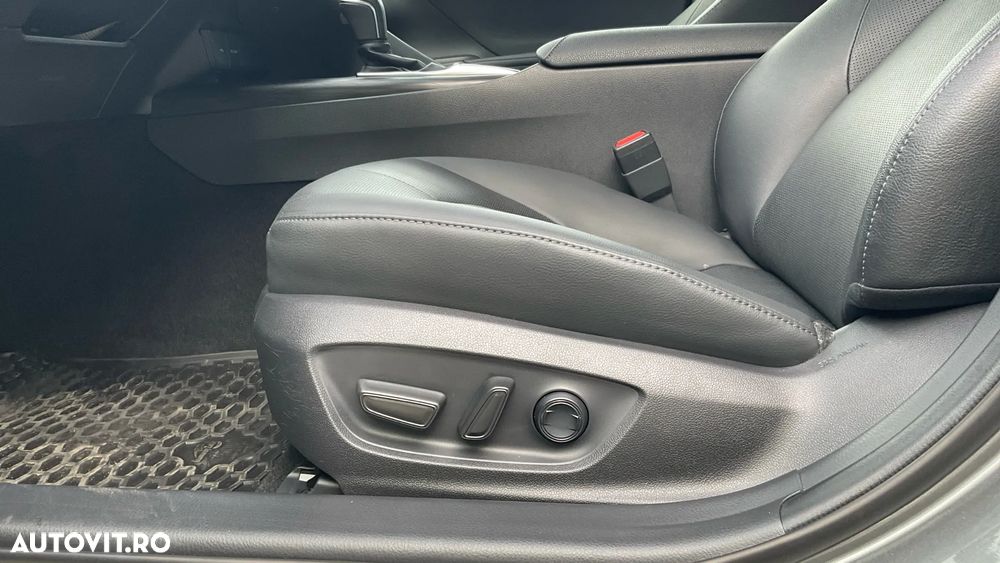 Toyota Camry 2.5 Exclusive - 25