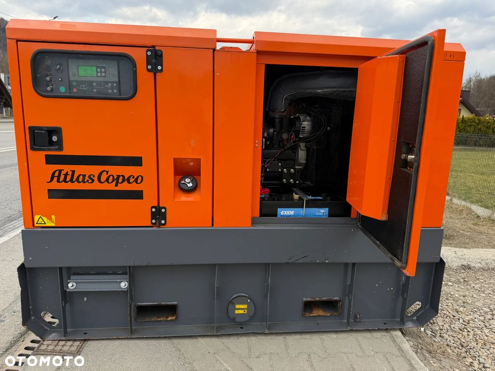 Atlas Copco QAS 60 ST3 Agregat Prądotwórczy Wyciszony GENERATOR 60 KW 2018r. JAK NOWY z Norwegii 5474 mtg Silnik PERKINS 4 cylindry. Prądnica Leroy-Somer. Maszyna działa wzorowo! Nie posiada ani deka zniszczeń! Pochodzi z Upadłośći Norweskiej. Okazja pełny ORYGINAŁ. Maszyna po serwisach w autoryzowanym oddziale. Kolejny serwis dopiero za 2 tysiące mtg. Agregat Gotowy do pracy!! - 8