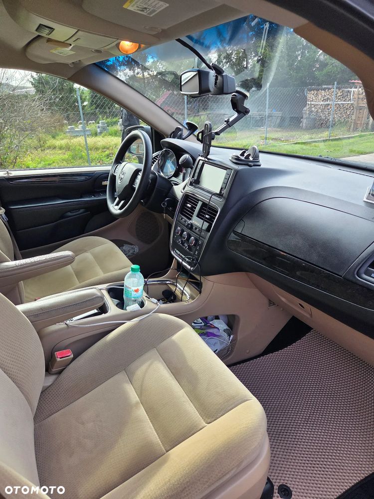 Dodge Grand Caravan - 9