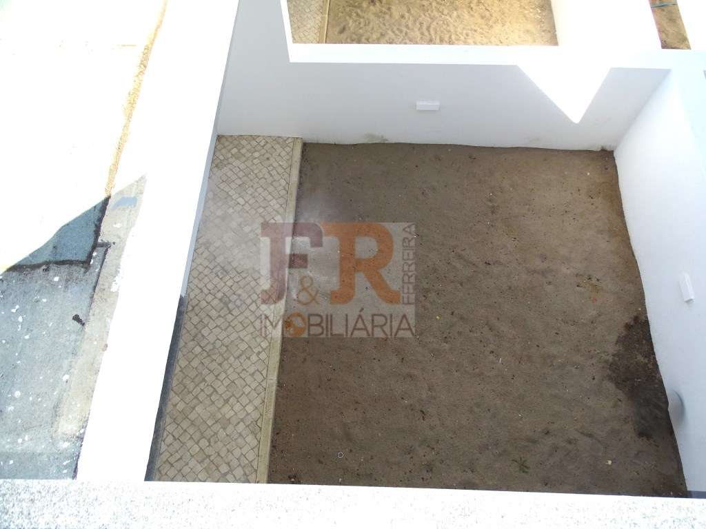 Moradia Geminada Duplex T3 Fernão Ferro - Grande imagem: 2/37