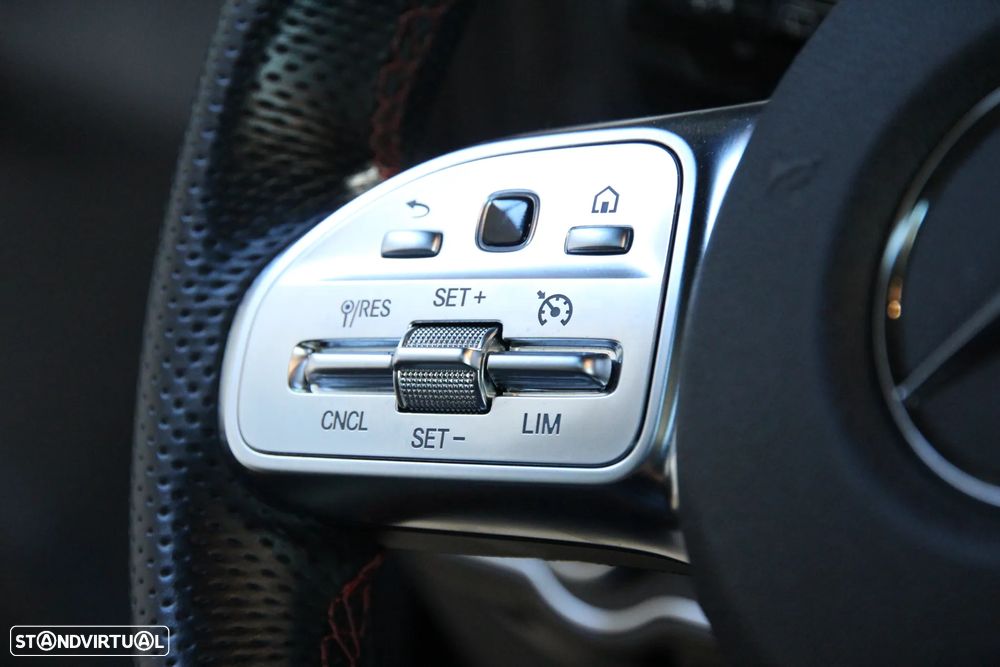 Mercedes-Benz A 250 e AMG Line - 17