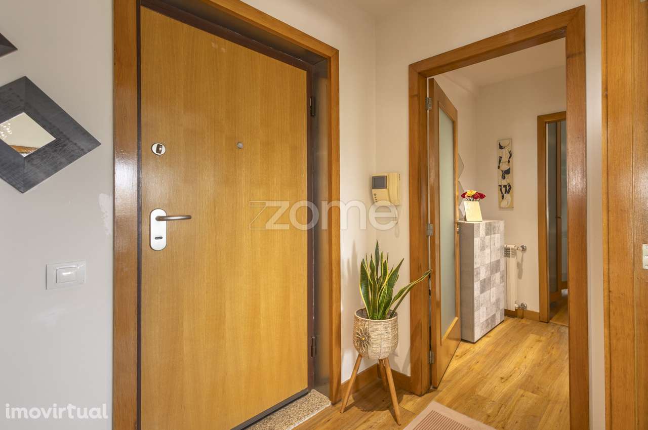 T2 com Varanda, Garagem e Arrumos|Condominio Fechado Jardim | Canidelo - Grande imagem: 3/36