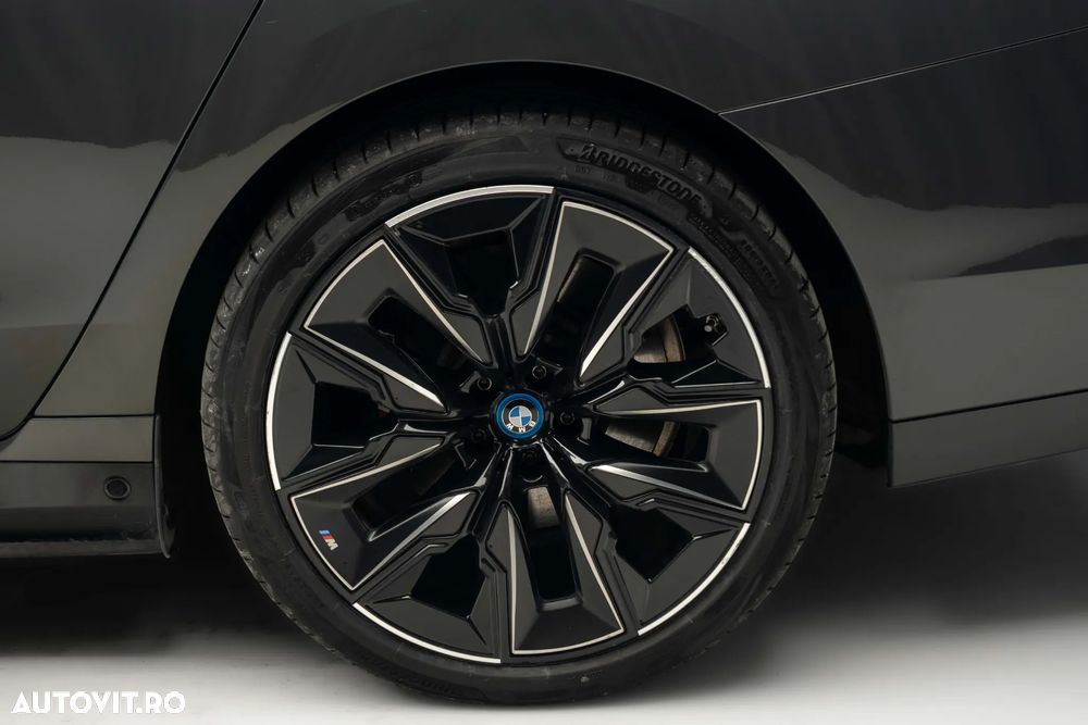 BMW i7 - 14