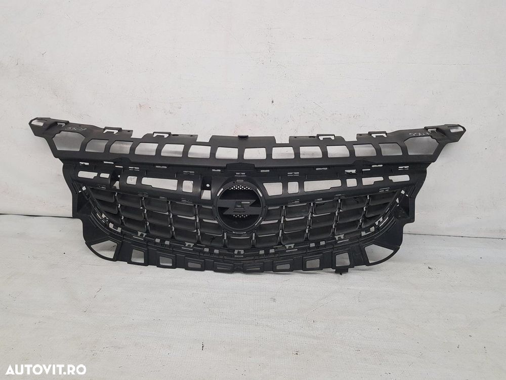 Grila radiator Opel Astra J dupa 2009 - 2