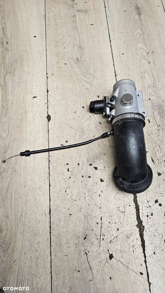 Przepustnica prawa BMW R12300 GS  13547672732 - 9