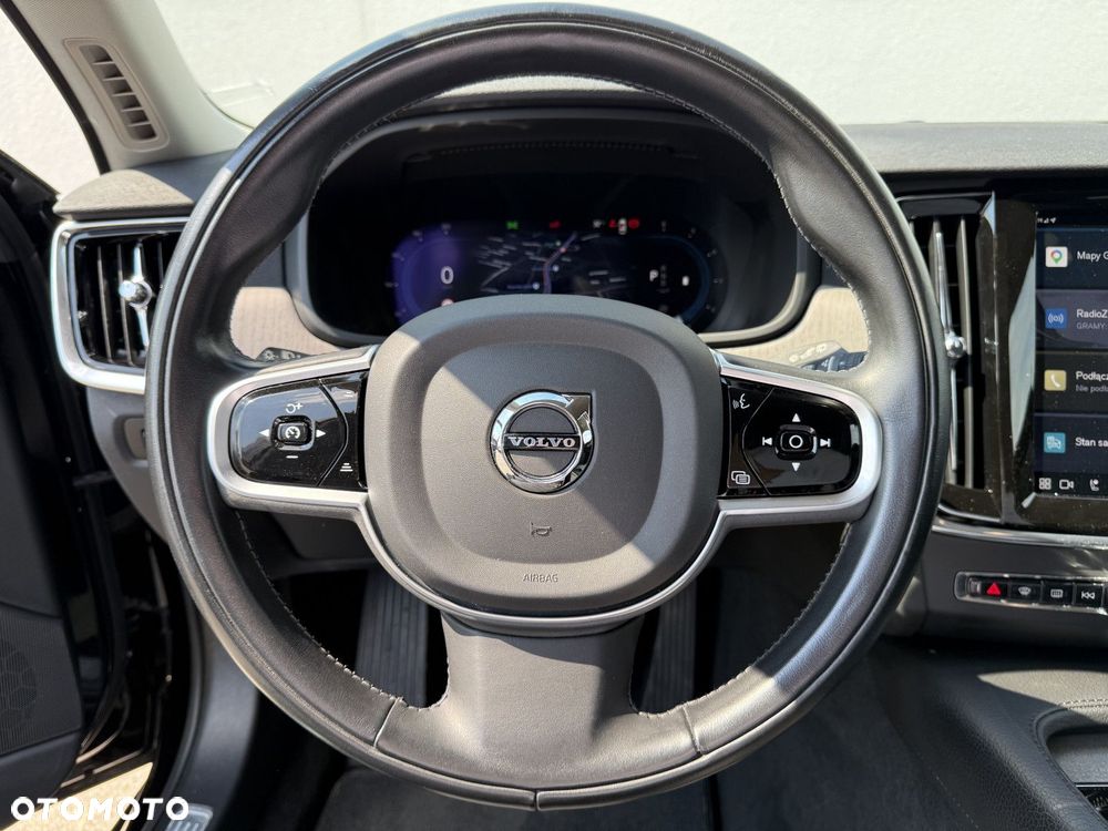 Volvo V90 Cross Country - 13