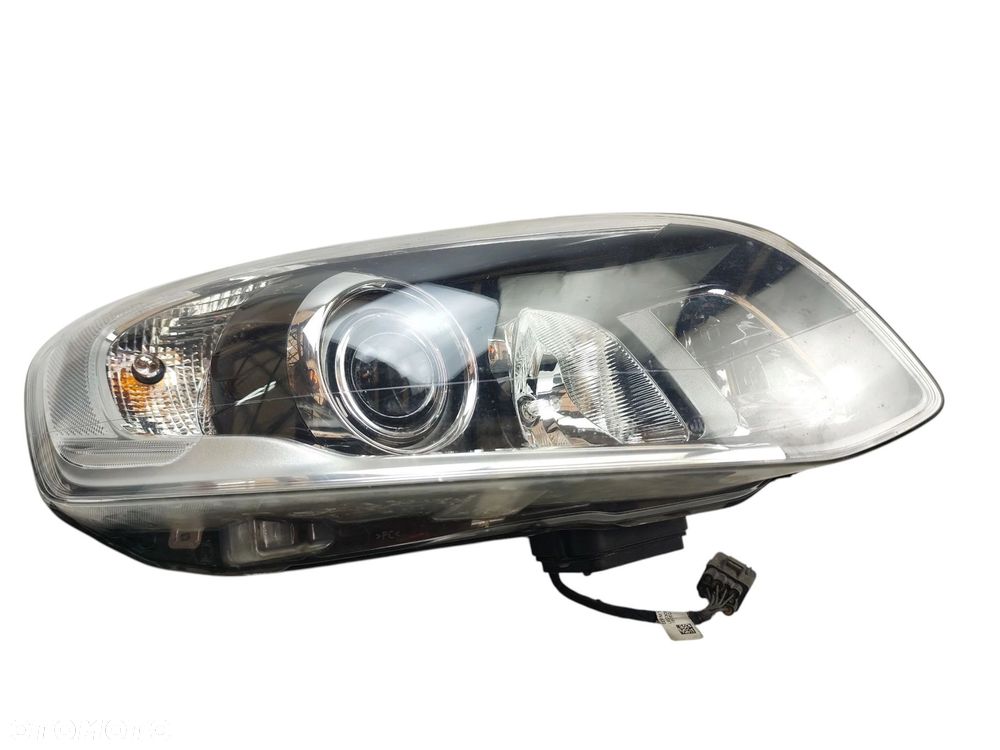 LAMPA PRAWY PRZÓD VOLVO XC60 I LIFT (2013-2017) 2.4 D4 190KM 31698809 - 5