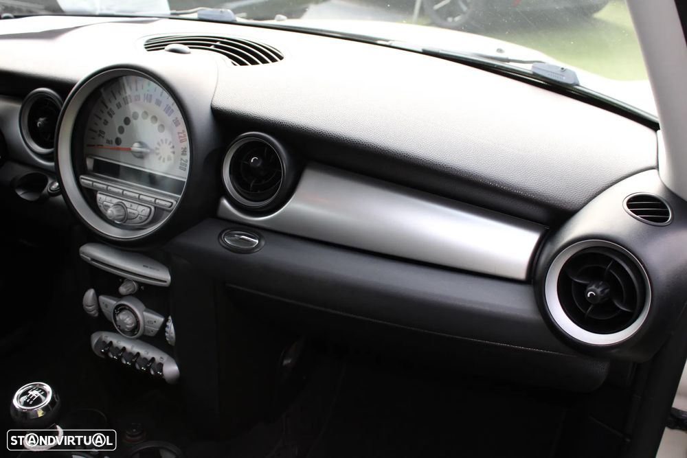 MINI 3 Portas Cooper D - 25