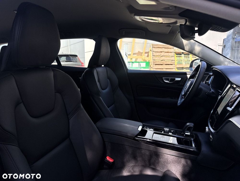 Volvo V60 2025