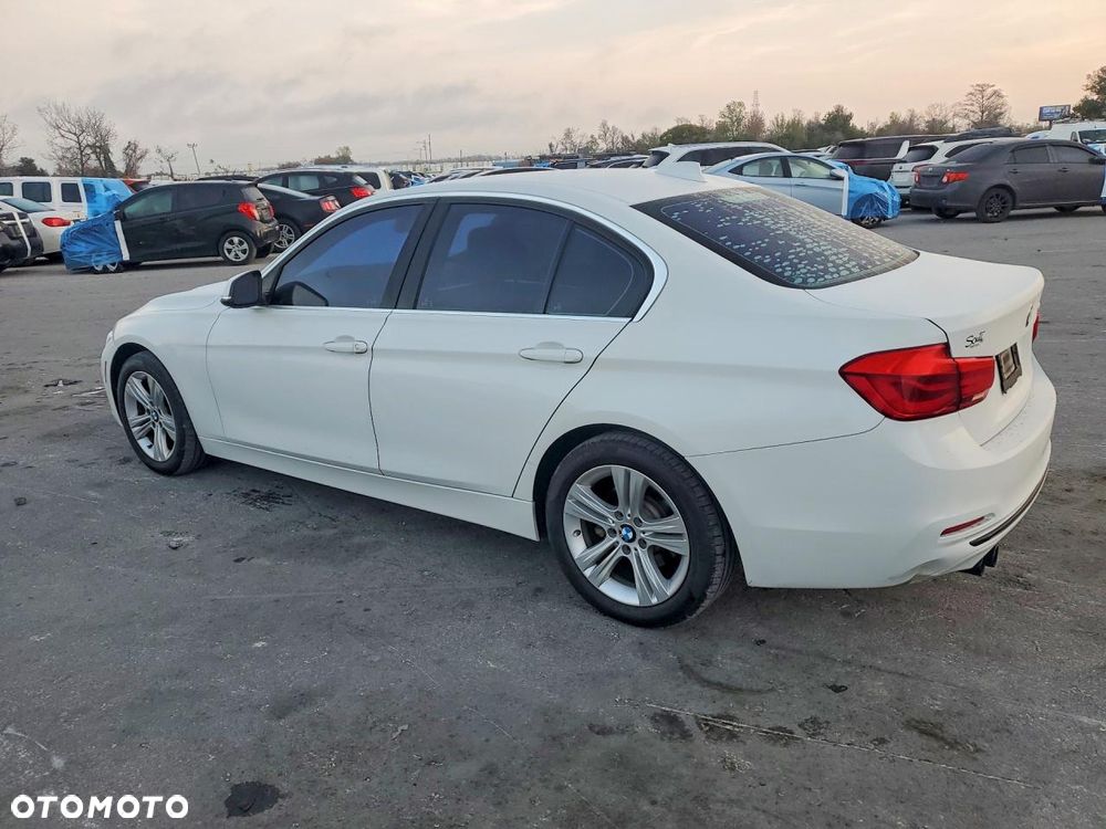 BMW Seria 3 330i - 2