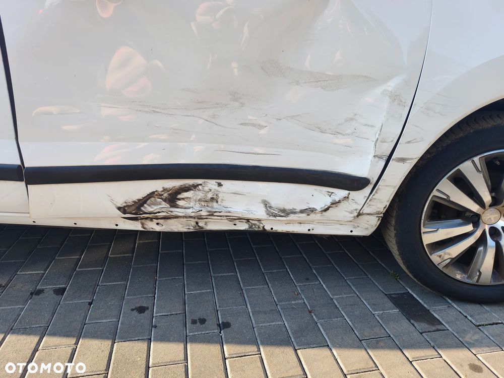Peugeot 3008 1.2 PureTech Allure - 12