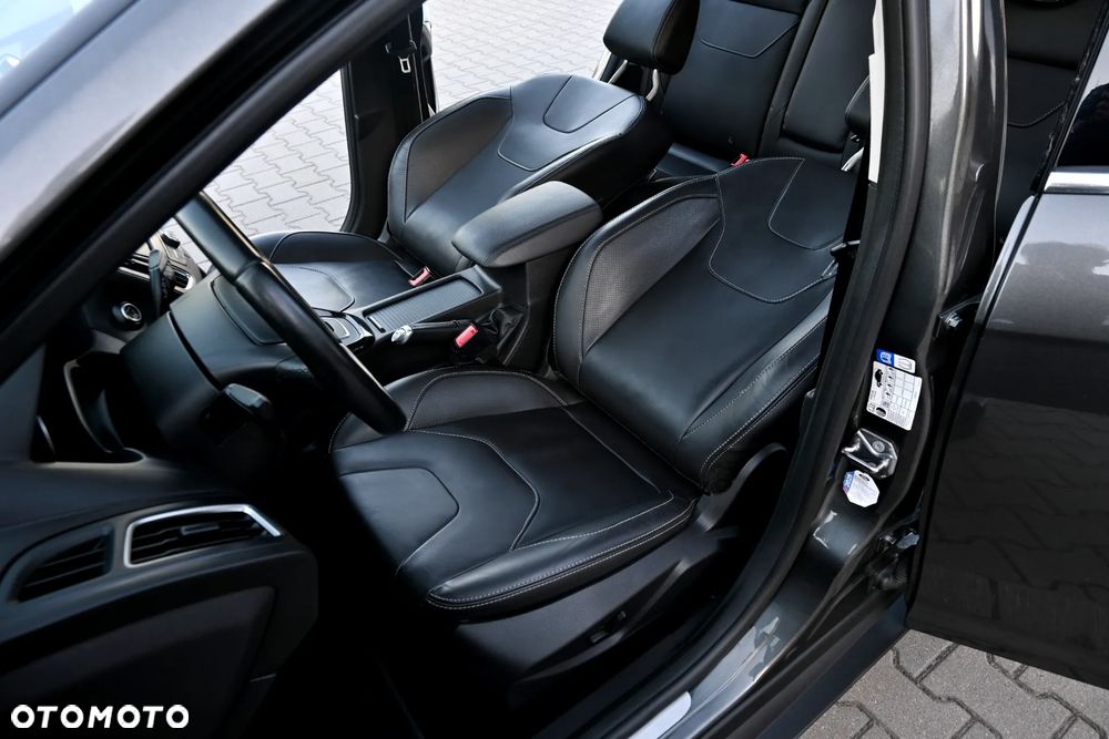 Ford Focus 1.5 EcoBoost Titanium X - 26