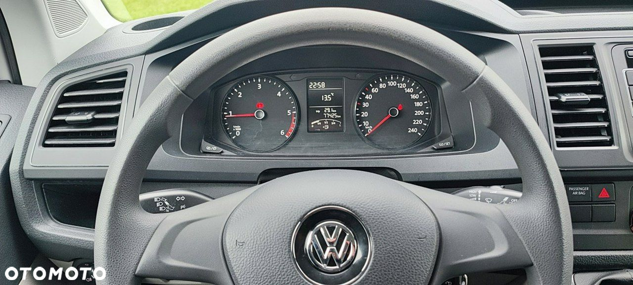 Volkswagen Transporter - 18