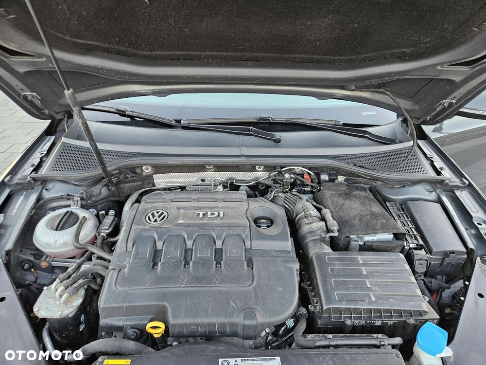 Volkswagen Passat 2.0 TDI SCR DSG Comfortline - 24