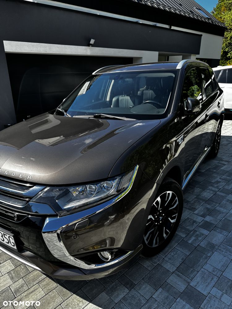 Mitsubishi Outlander Instyle NAVI + - 1