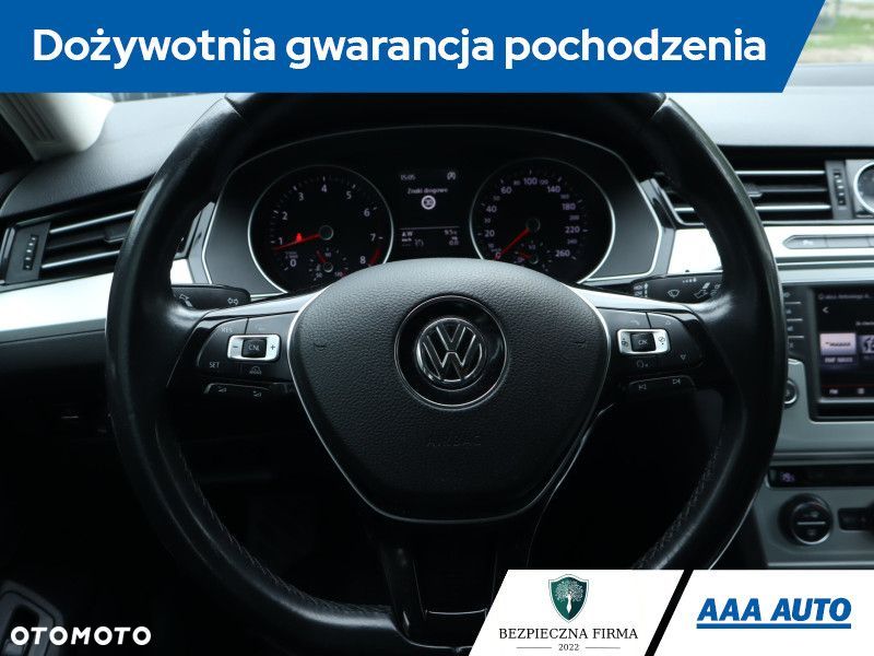 Volkswagen Passat - 21