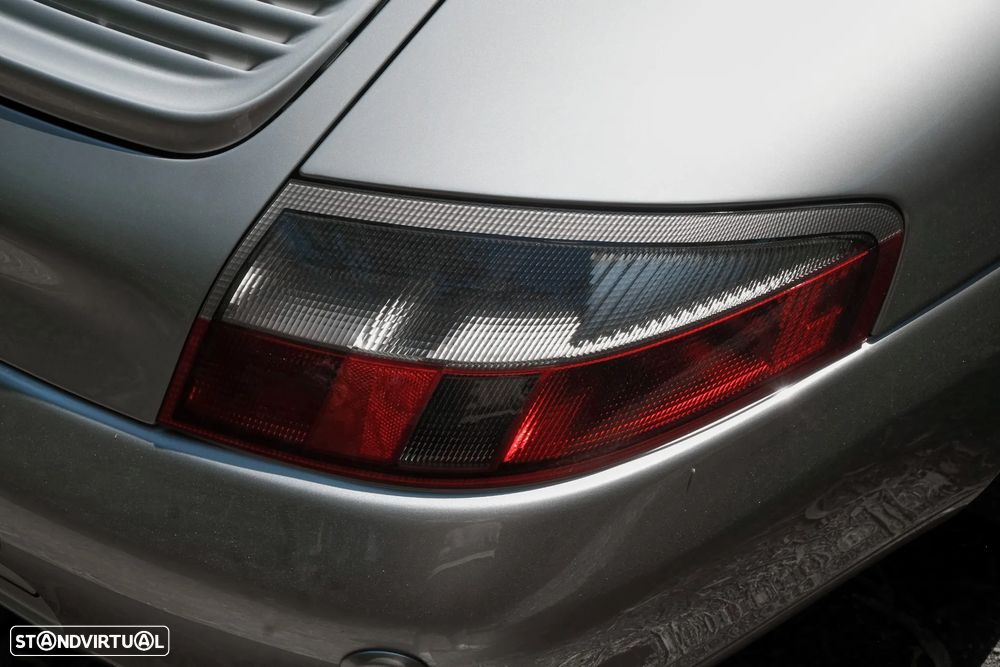 Porsche 911 (996) Carrera 4 Coupé - 11