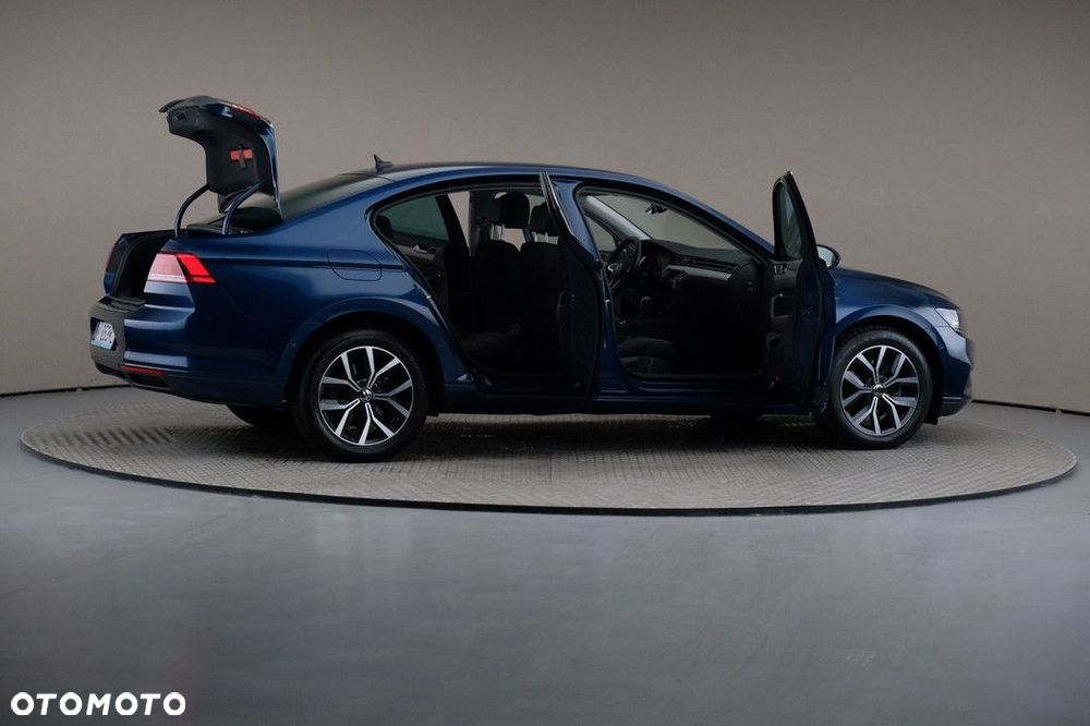 Volkswagen Passat - 6