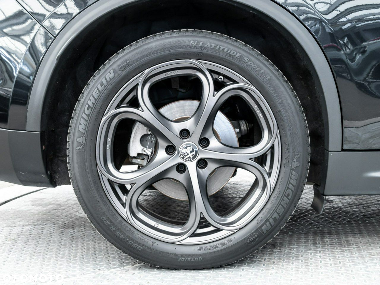 Alfa Romeo Stelvio - 14