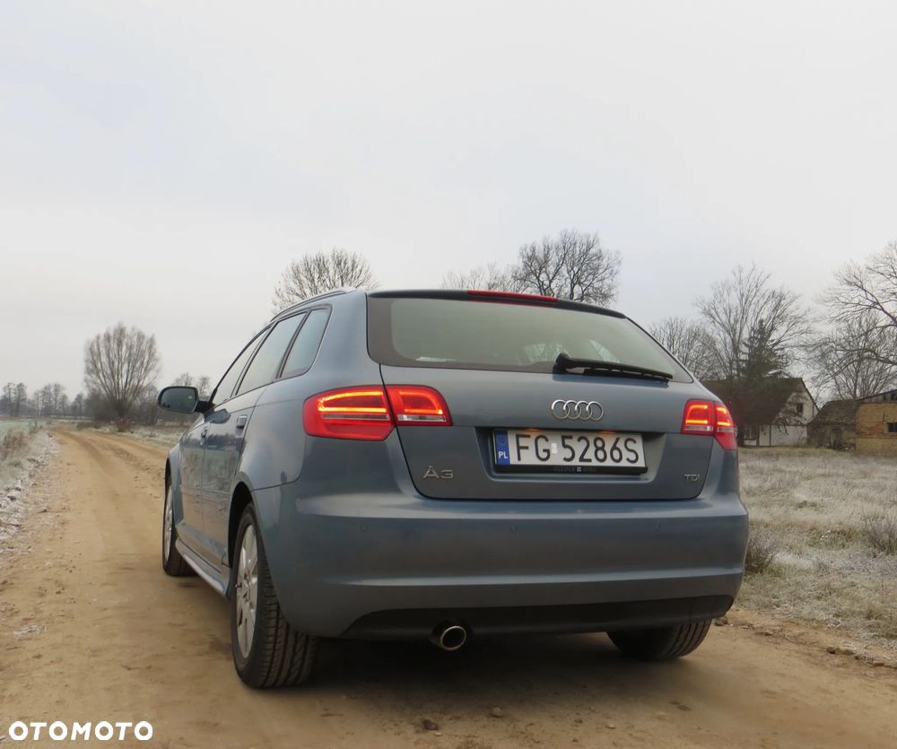 Audi A3 Sportback 1.6 TDI DPF Attraction - 3