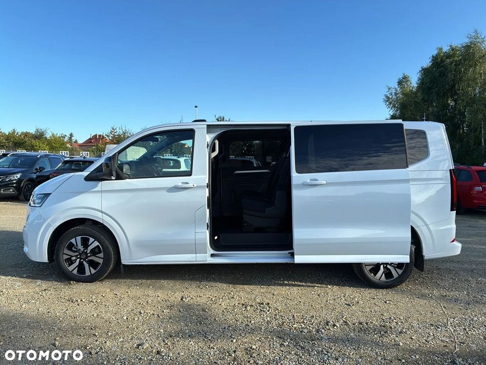 Volkswagen Caravelle - 9