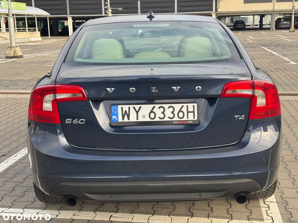 Volvo S60 T4 Momentum - 9