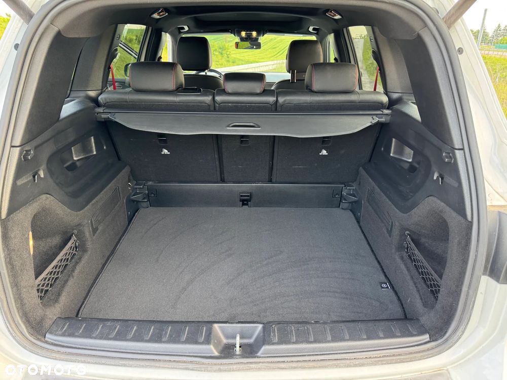 Mercedes-Benz GLB - 13