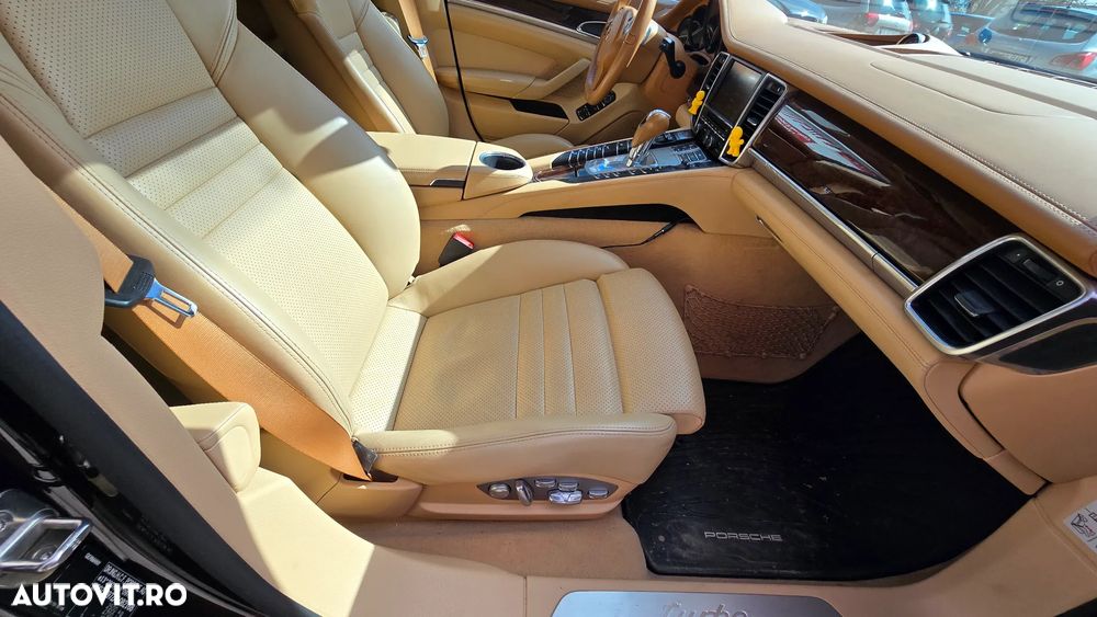 Porsche Panamera Turbo PDK - 16