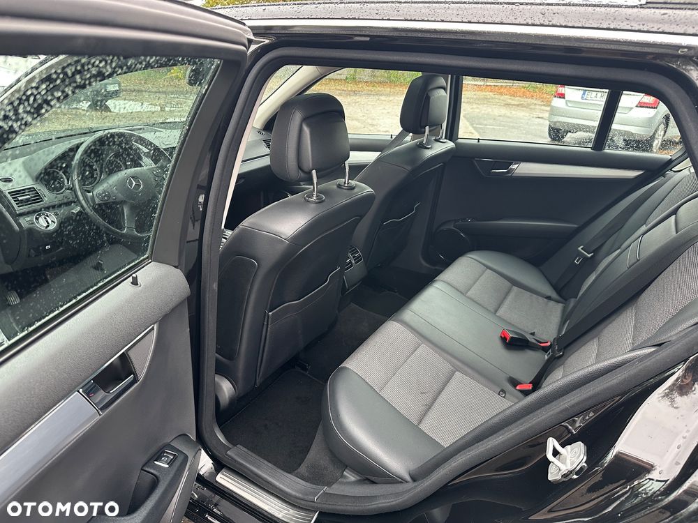 Mercedes-Benz Klasa C 180 T BlueEFFICIENCY 7G-TRONIC Avantgarde - 27