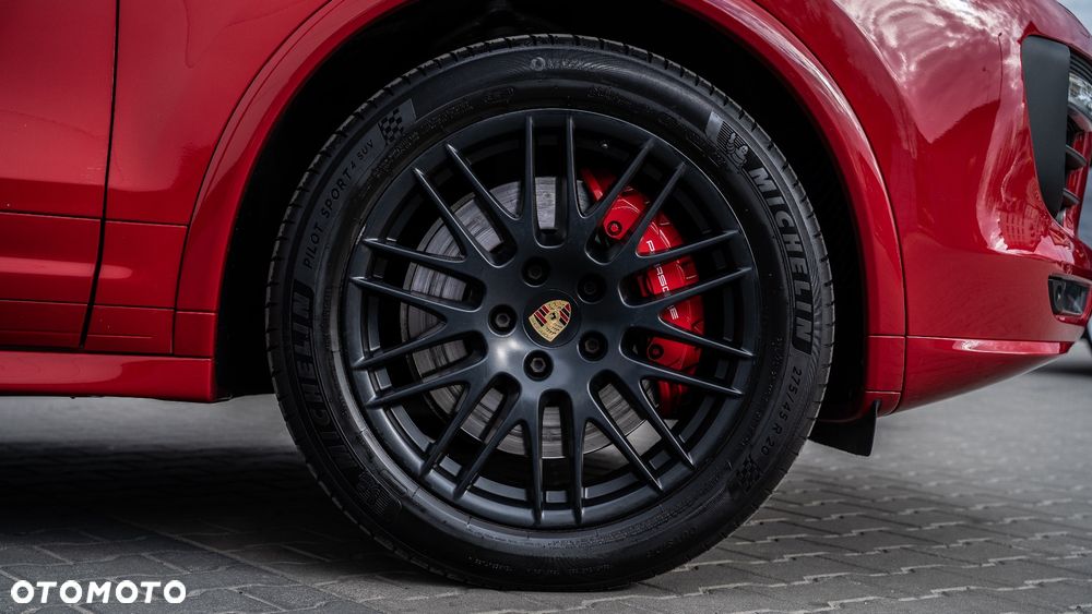 Porsche Cayenne GTS - 8