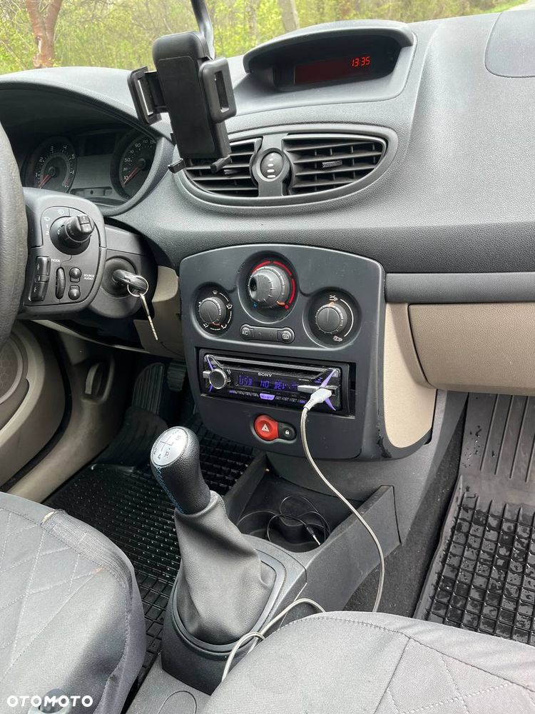 Renault Clio - 11